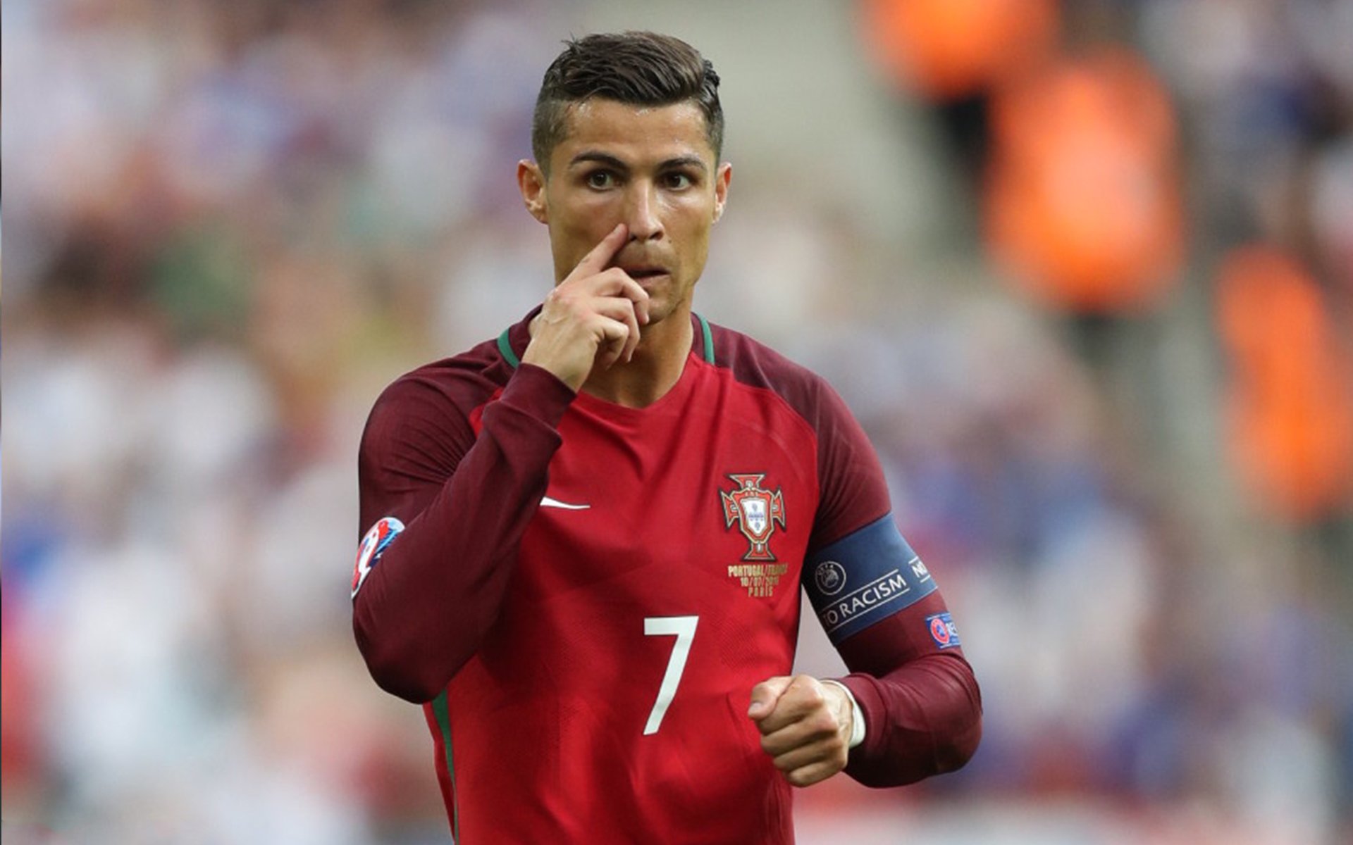 C罗回归曼联的背后：滕哈赫如何破解更衣室密码？